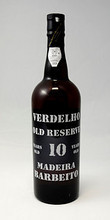 Palkittu 10 vuotias Madeira Barbeito Verdelho on hyvä tuliainen. photo http://www.madeira-shopping.com/ 